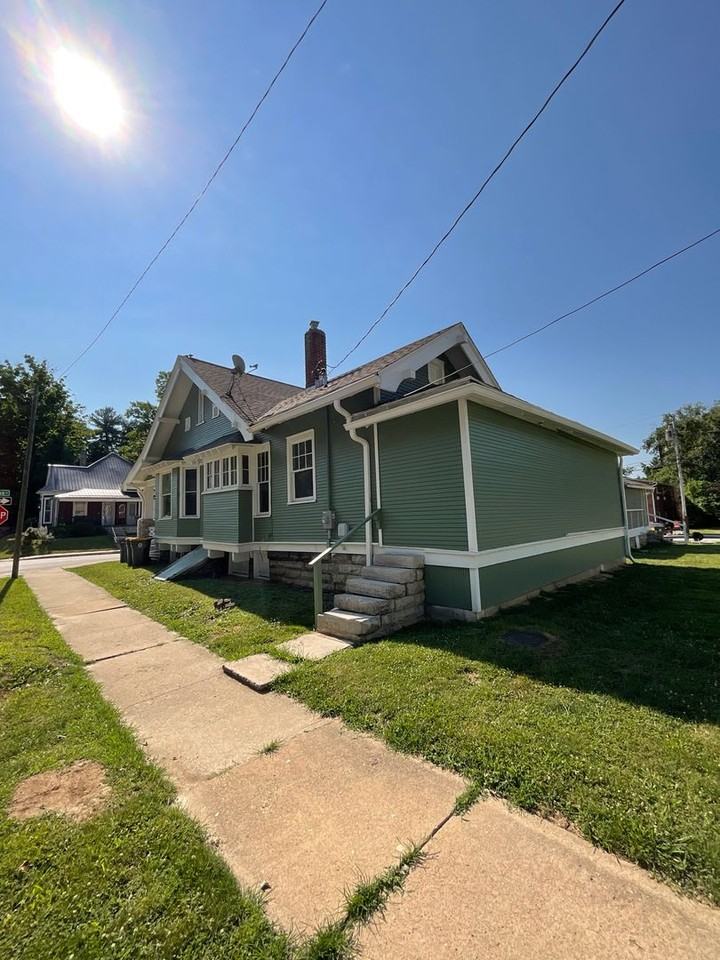319 N Dunn St - Photo 6 of 50