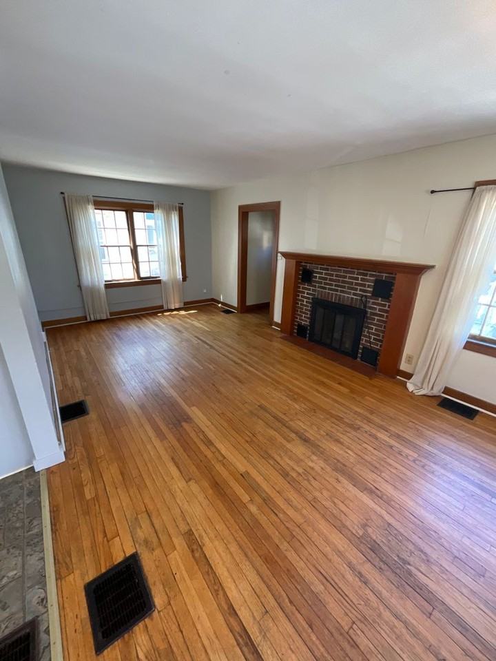 424 N Lincoln St - Photo 3 of 27