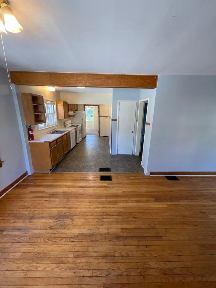 424 N Lincoln St - Photo 5 of 27