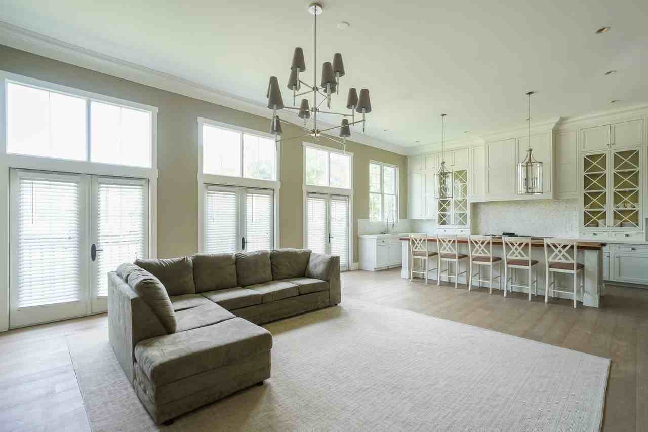 431 E 10th St - Photo 2 of 33