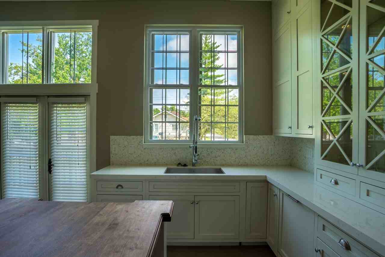 431 E 10th St - Photo 7 of 33