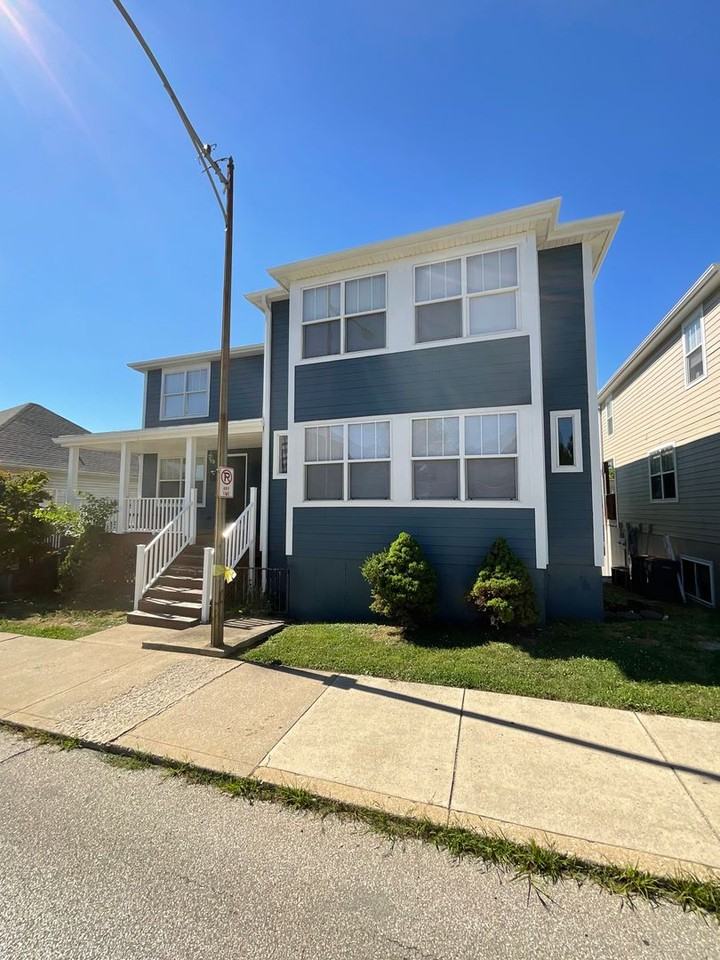 318 East 10th Street - Photo 2 of 23