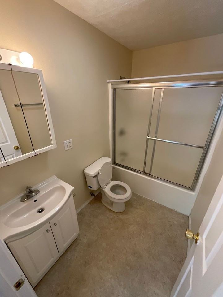 318 East 10th Street - Photo 3 of 23