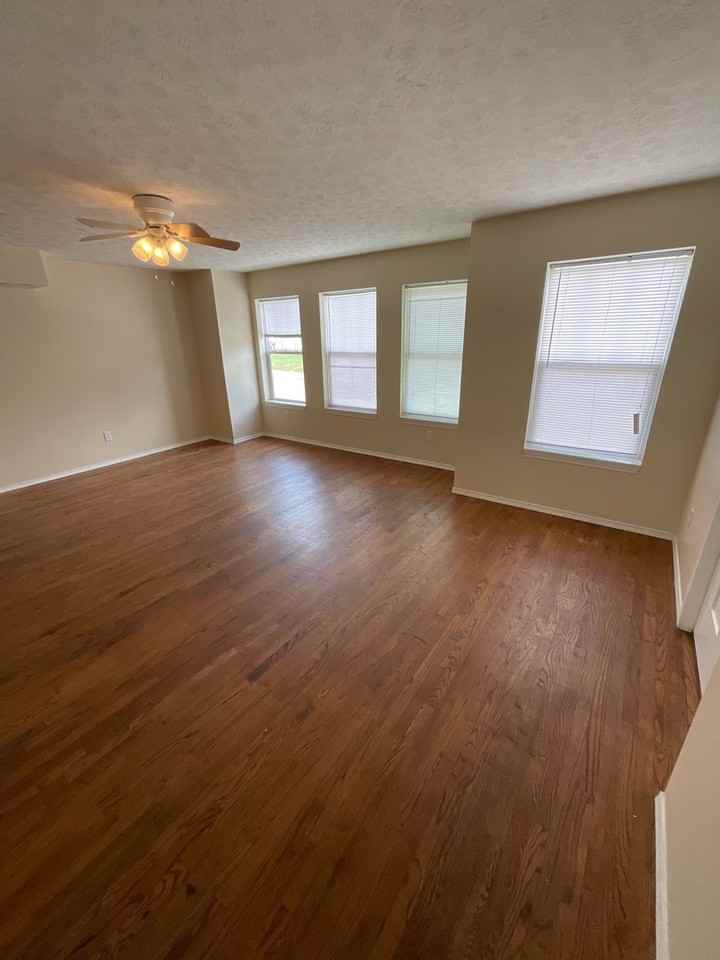 318 East 10th Street - Photo 4 of 23