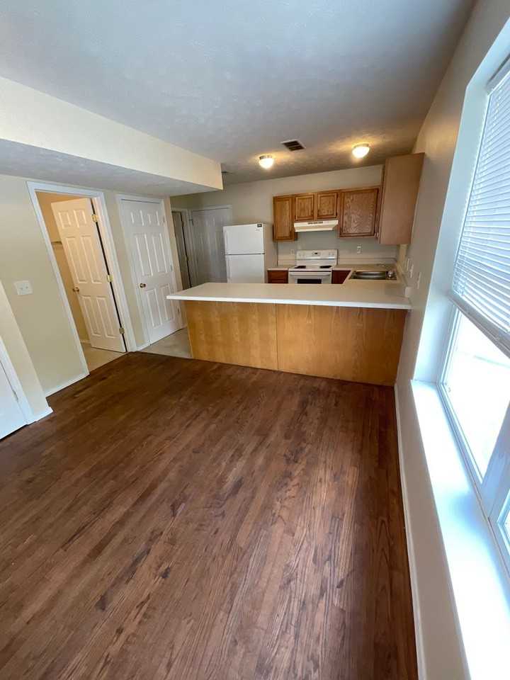 318 East 10th Street - Photo 7 of 23