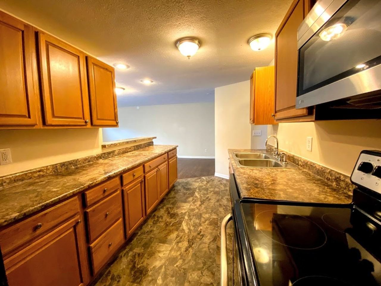 511 N Lincoln St - Photo 2 of 18