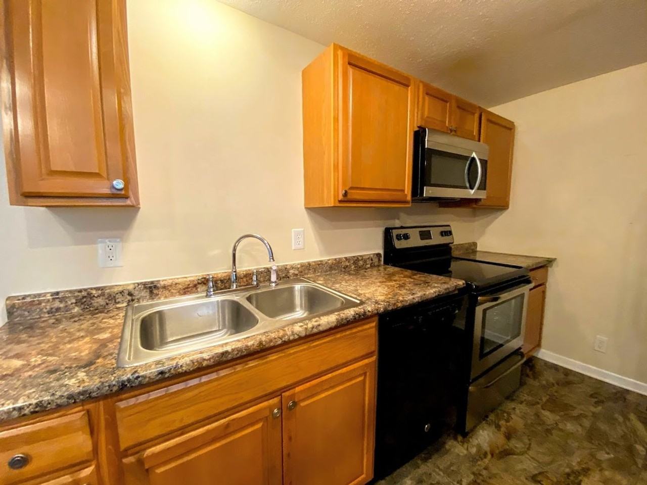 511 N Lincoln St - Photo 5 of 18