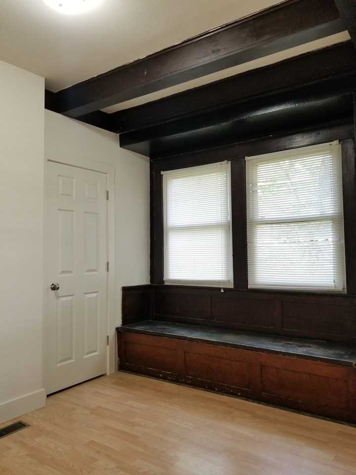 408 E Cottage Grove Ave - Photo 3 of 17