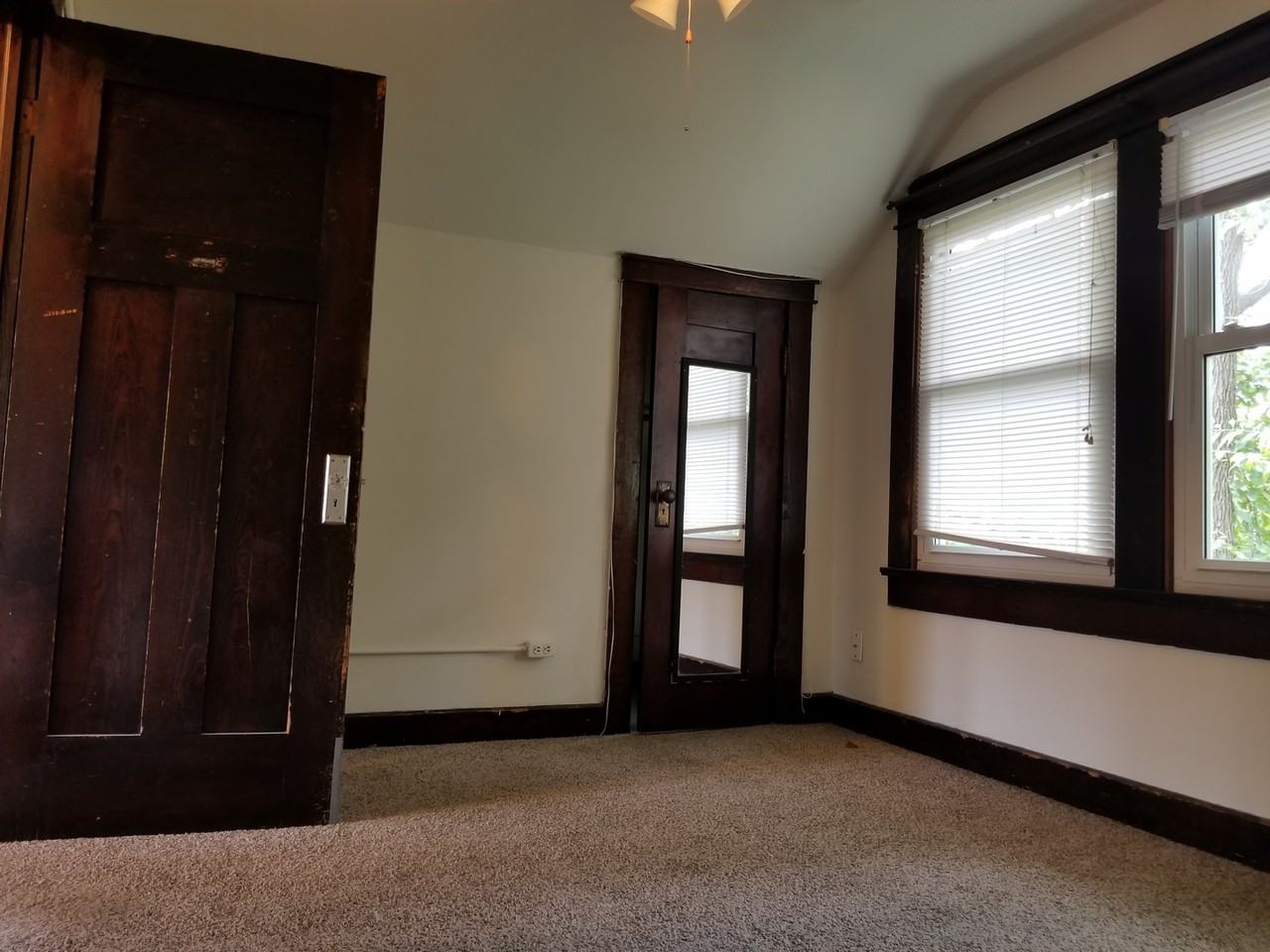 408 E Cottage Grove Ave - Photo 6 of 17