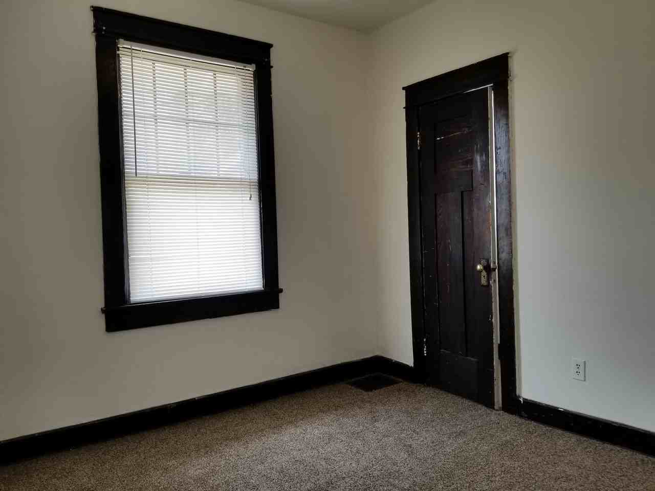 408 E Cottage Grove Ave - Photo 7 of 17