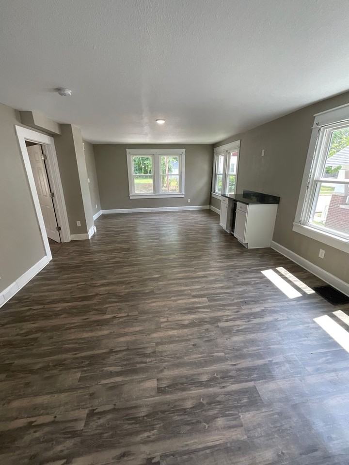 407 N Dunn St - Photo 4 of 28