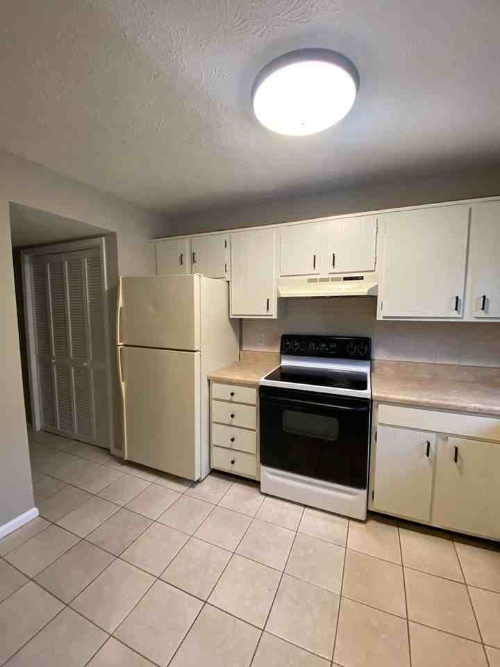 2490 Hidden Cove Ct - Photo 2 of 8