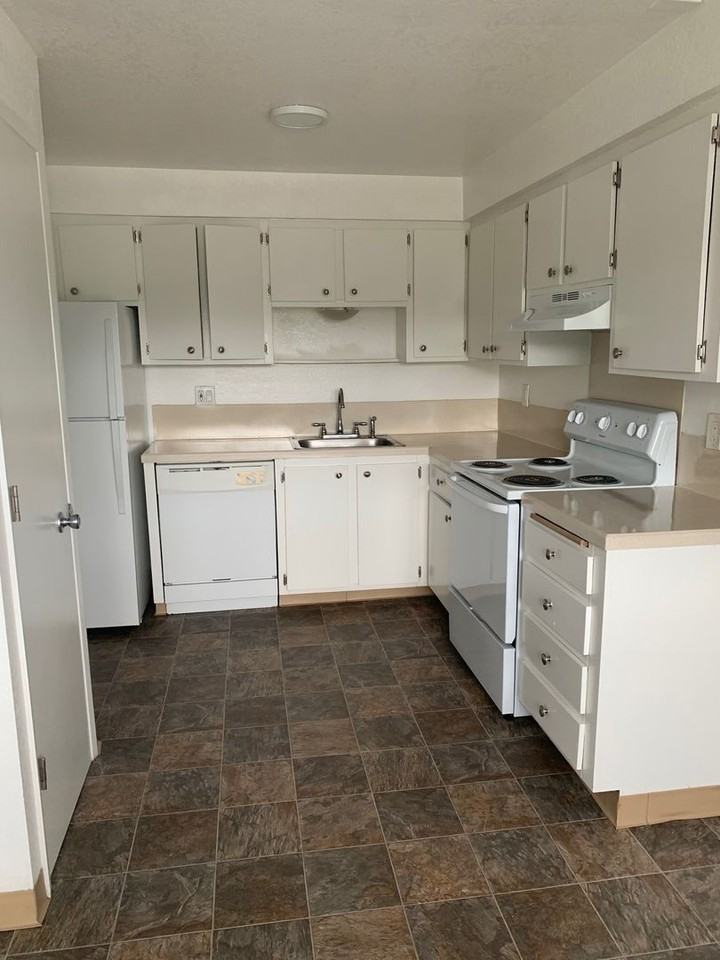 La Vista Apartments - Photo 2 of 7