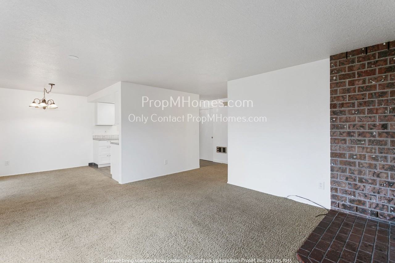 3250 Southeast 2nd Street - Photo 3 of 23