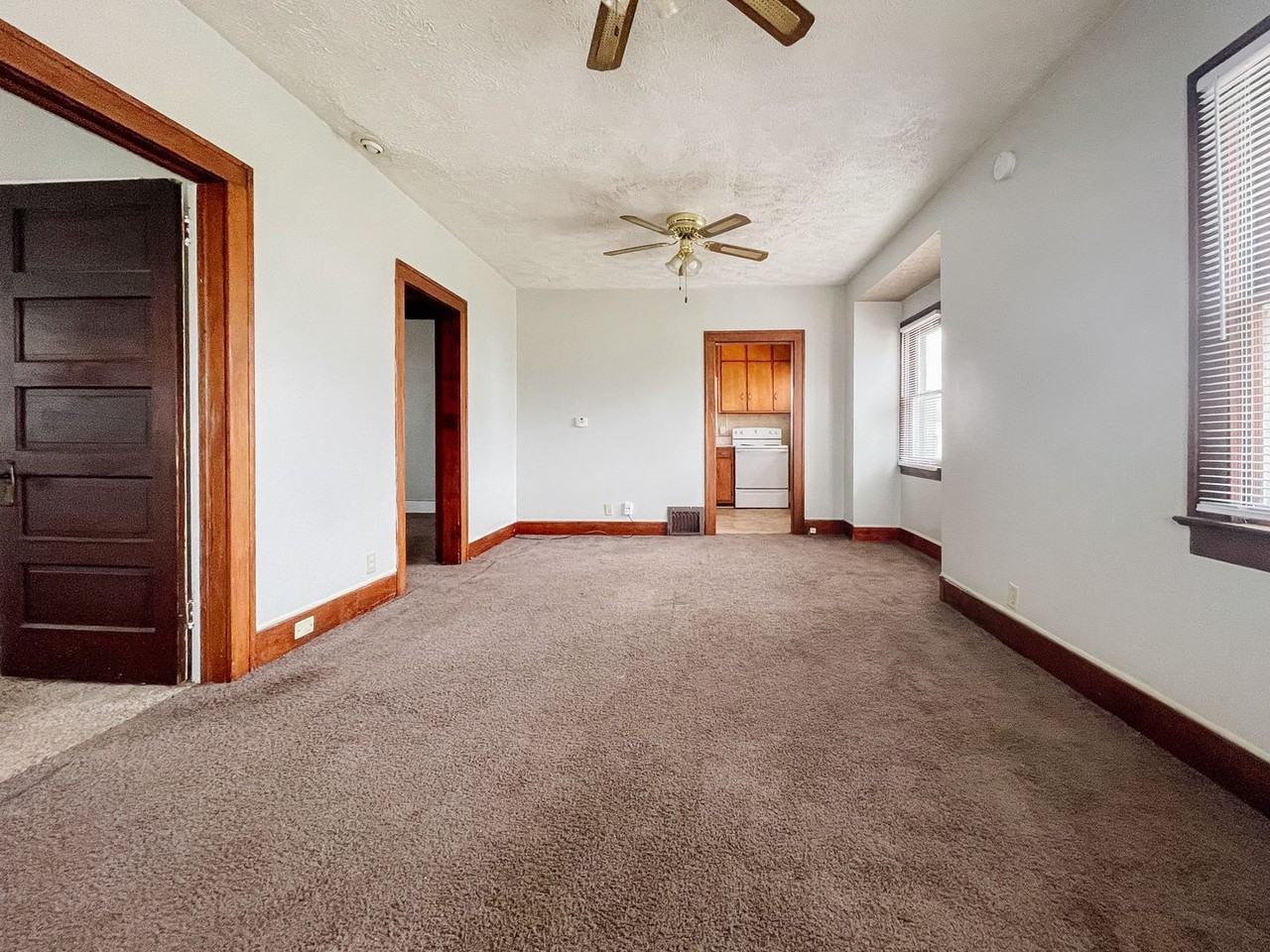 1317 W Memorial Dr - Photo 2 of 11