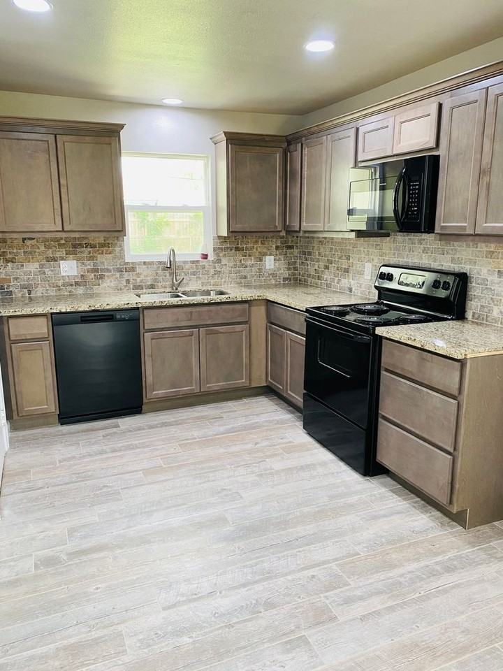 5350 Dewberry Ln - Photo 3 of 10