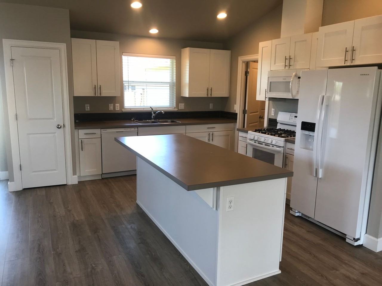 1643 Ne 5th St - Photo 5 of 15