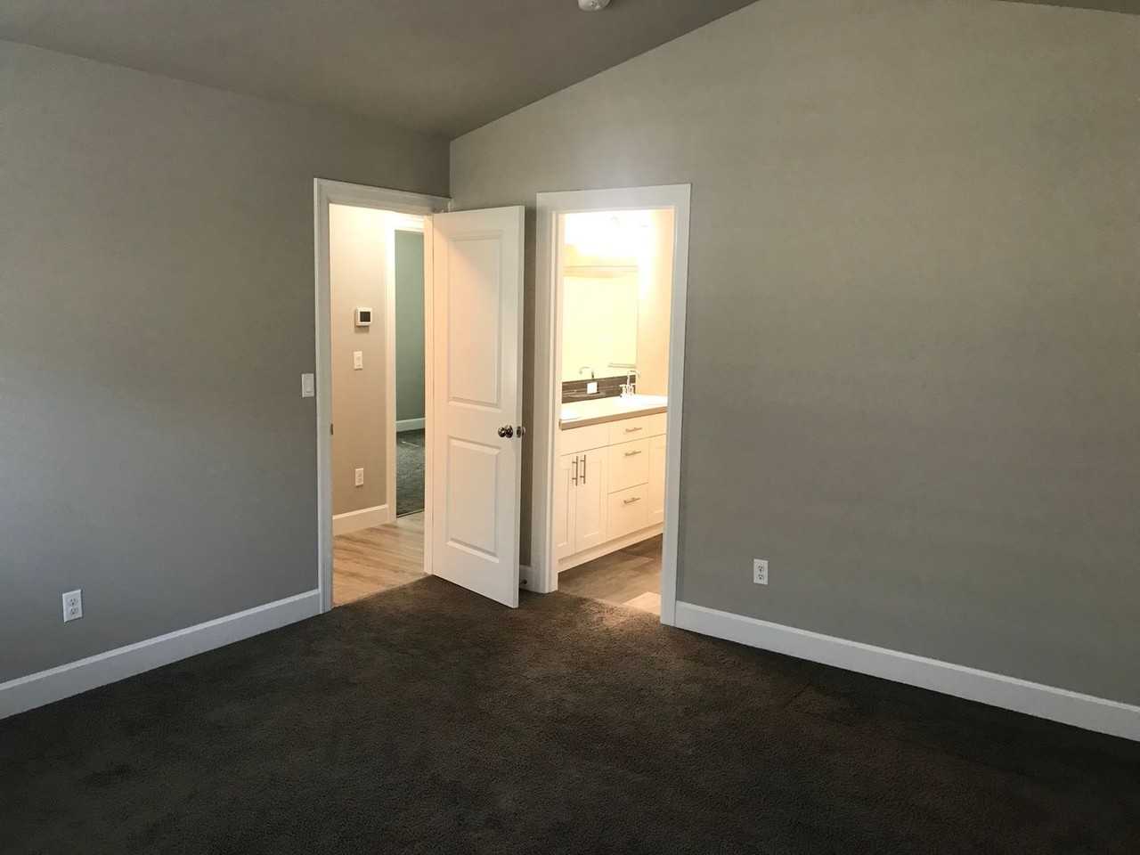 1643 Ne 5th St - Photo 7 of 15