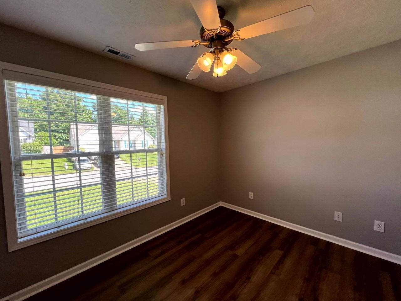 212 Sharpsburg Rd - Photo 4 of 16