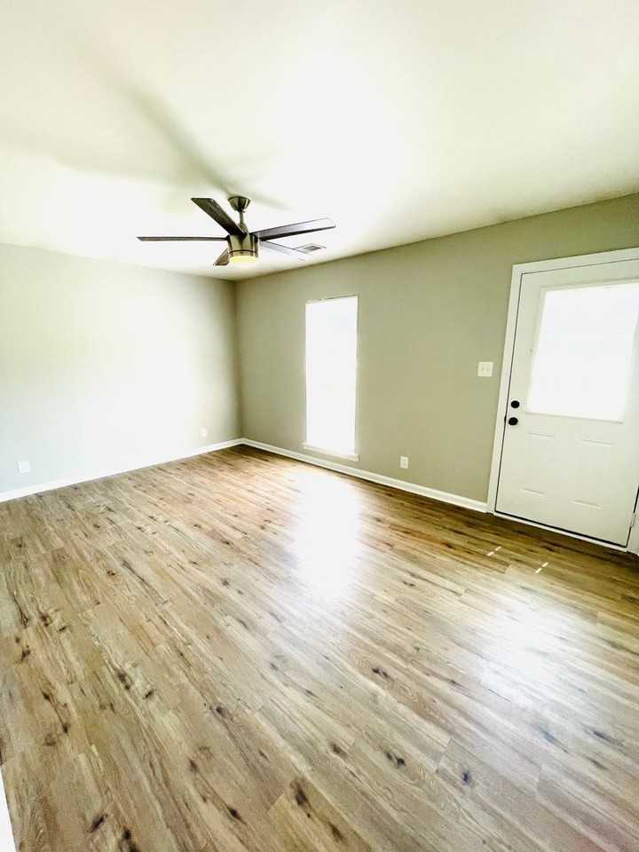 6459 Pinebrook Dr - Photo 3 of 16
