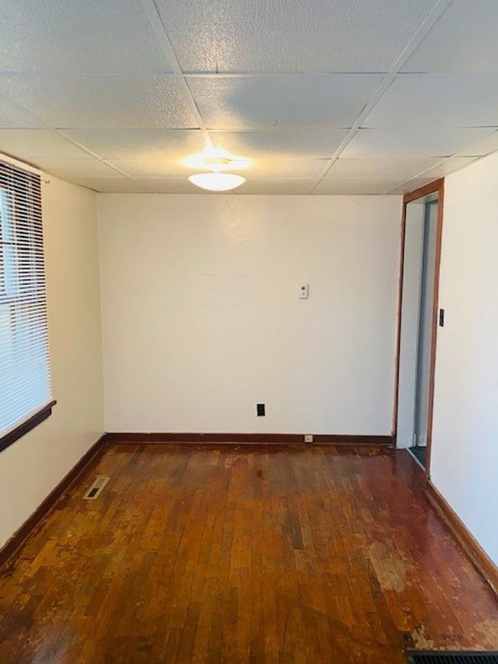 109 N Adams St - Photo 3 of 6