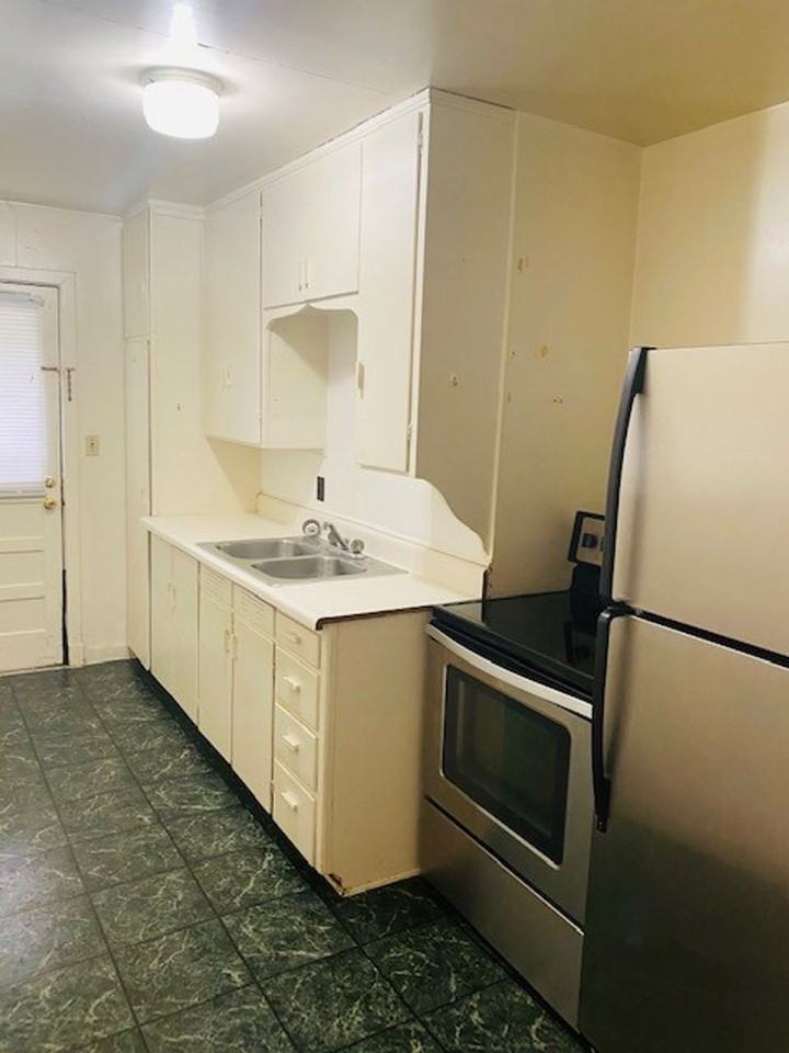 109 N Adams St - Photo 4 of 6