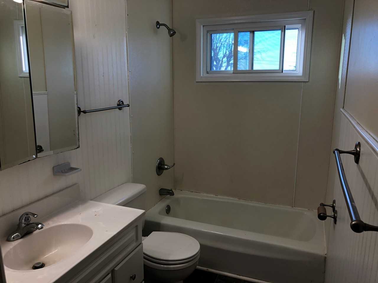 321 19th Avenue Ct W - Photo 3 of 14