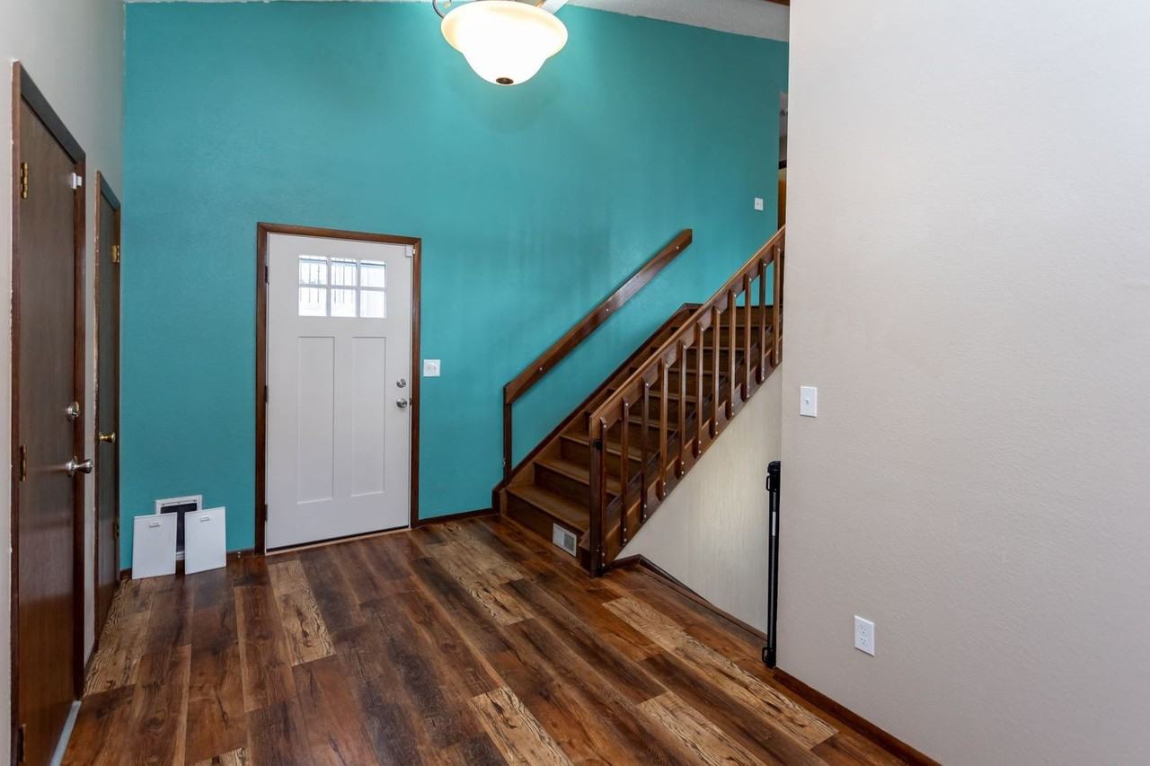 7673 Safari Cir - Photo 2 of 37