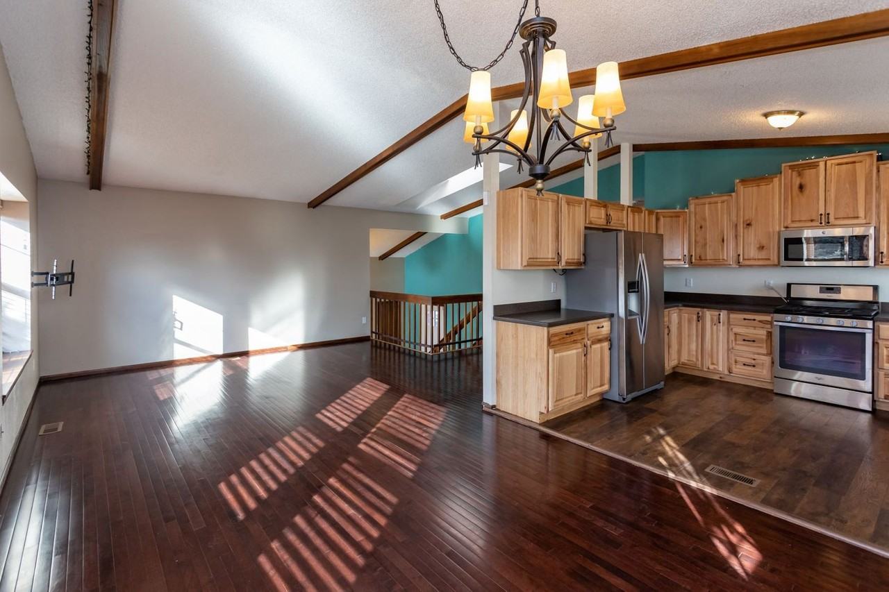 7673 Safari Cir - Photo 4 of 37