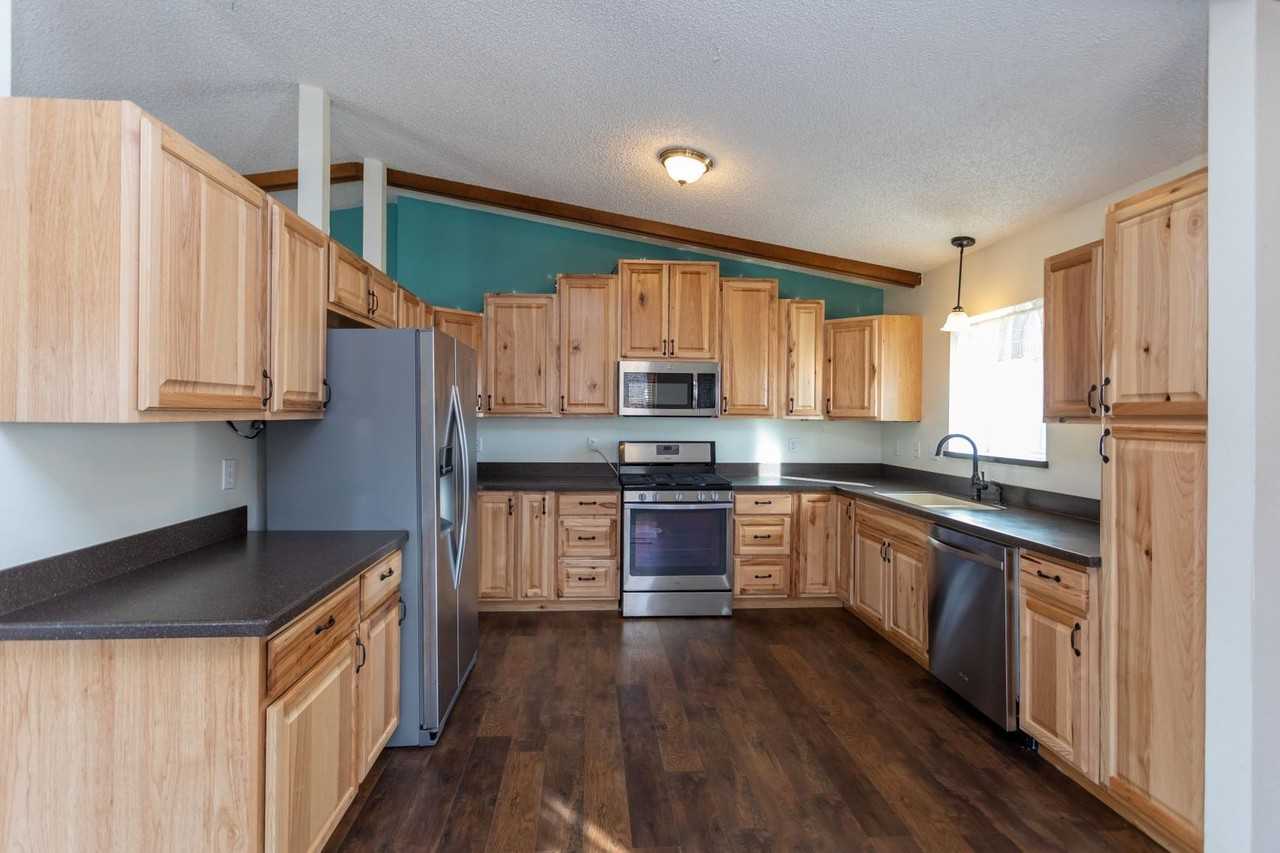 7673 Safari Cir - Photo 5 of 37