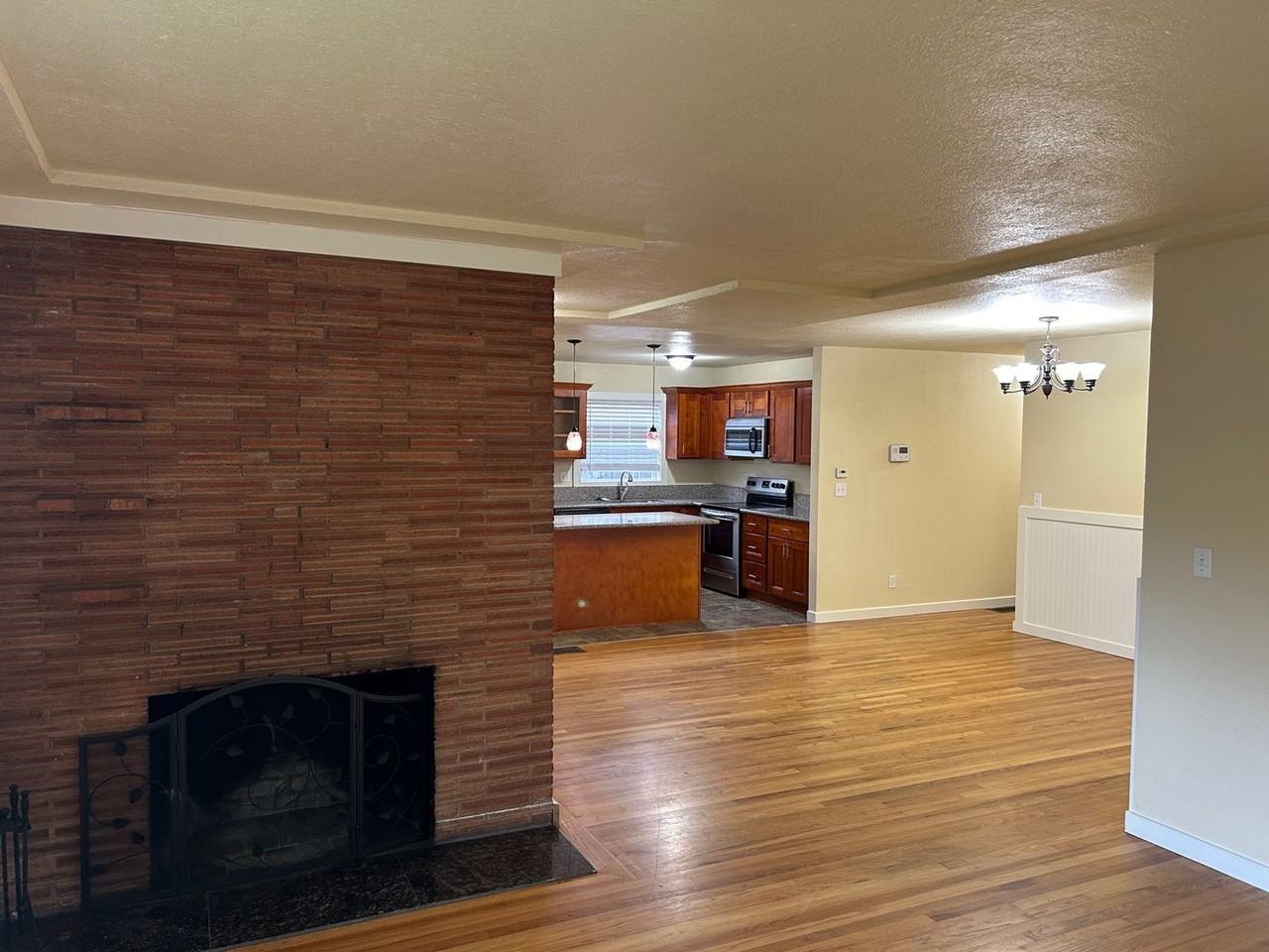 2131 Ne 117th Ave - Photo 3 of 18