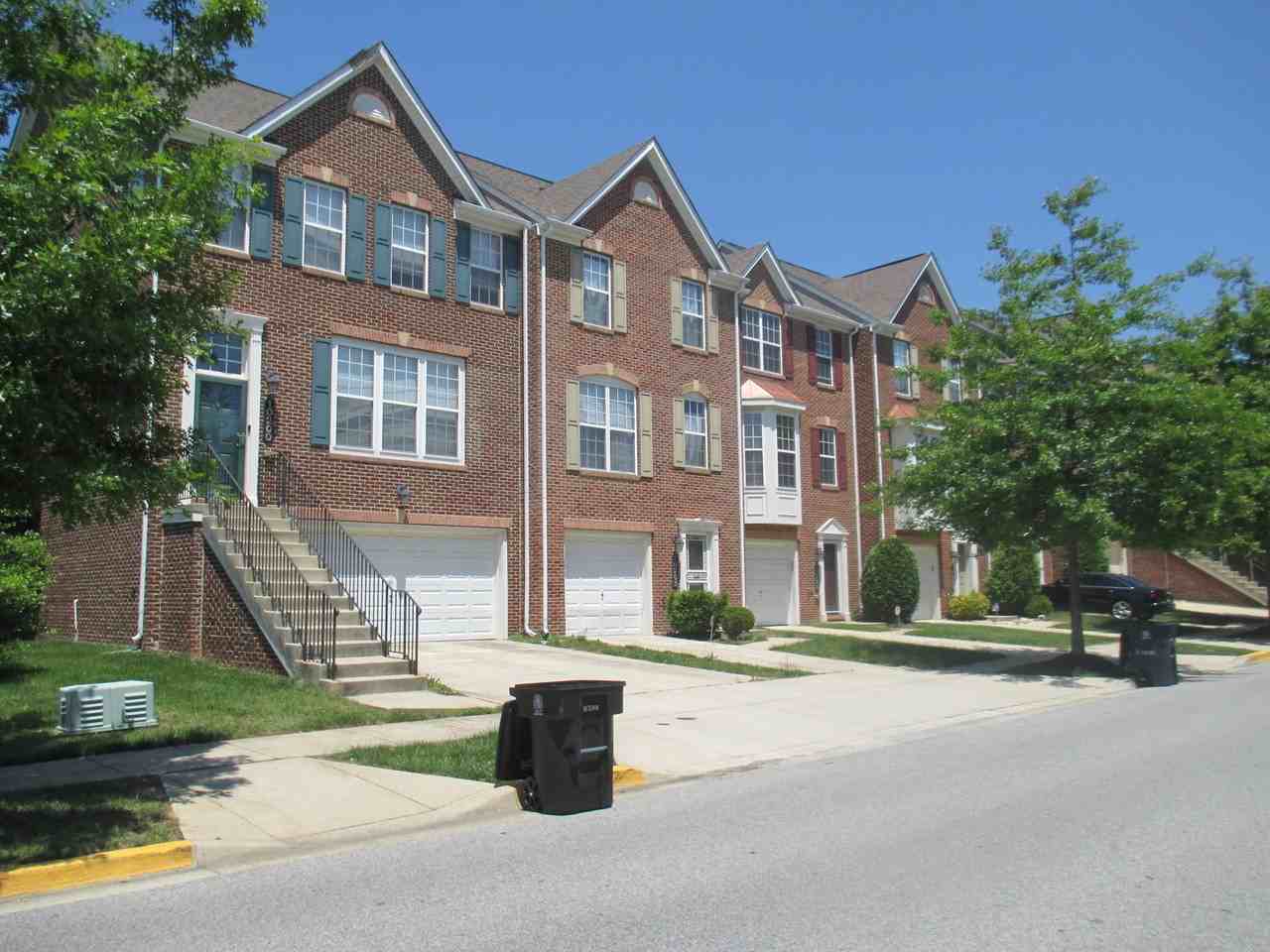 10204 Nareen St - Photo 2 of 25