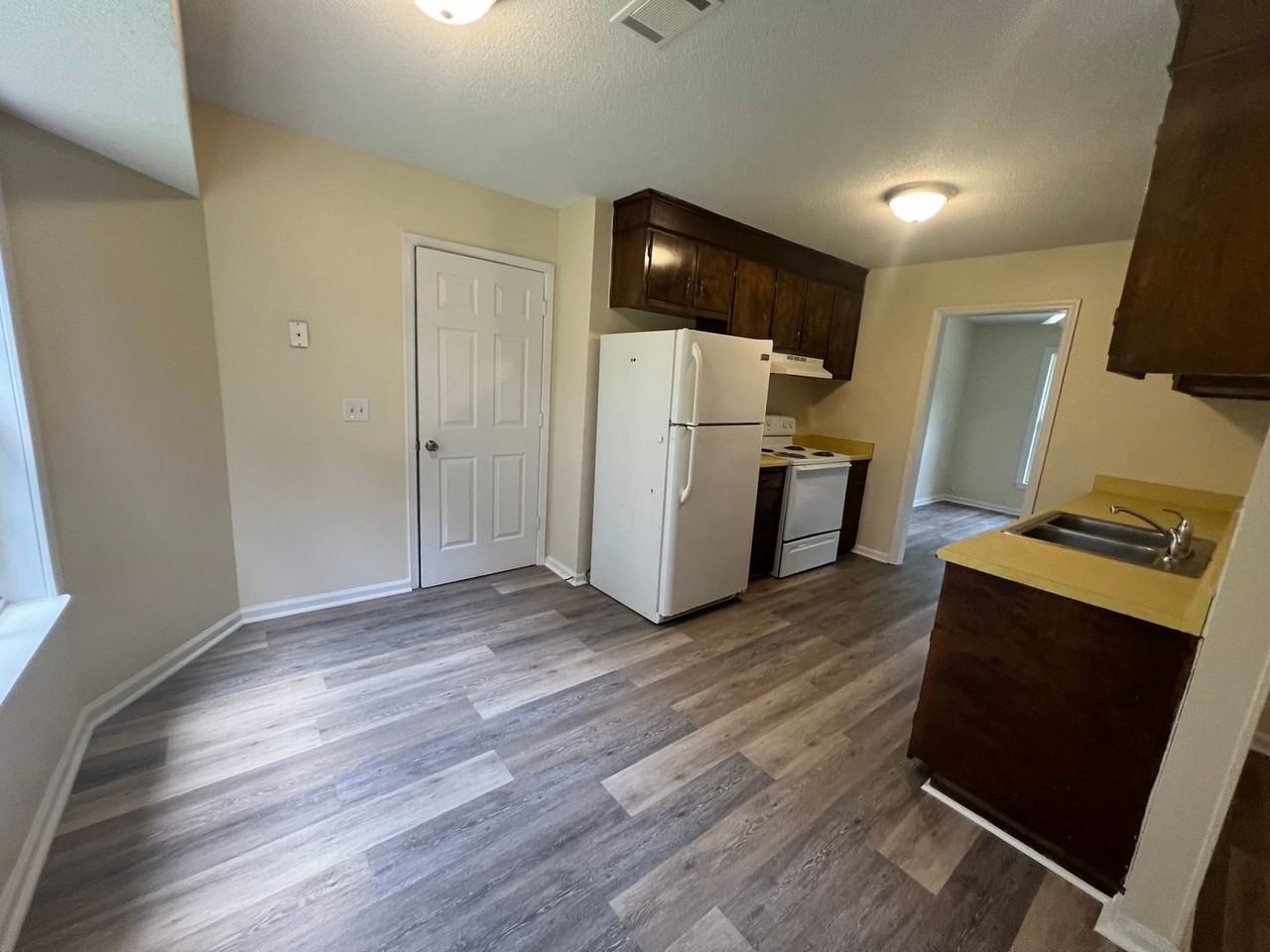 607 Caroline St - Photo 3 of 13