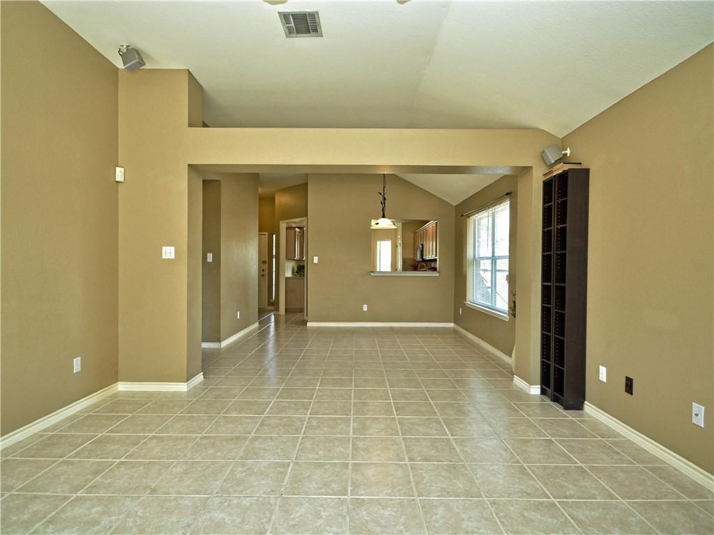 2321 Beckwood Trl - Photo 4 of 17