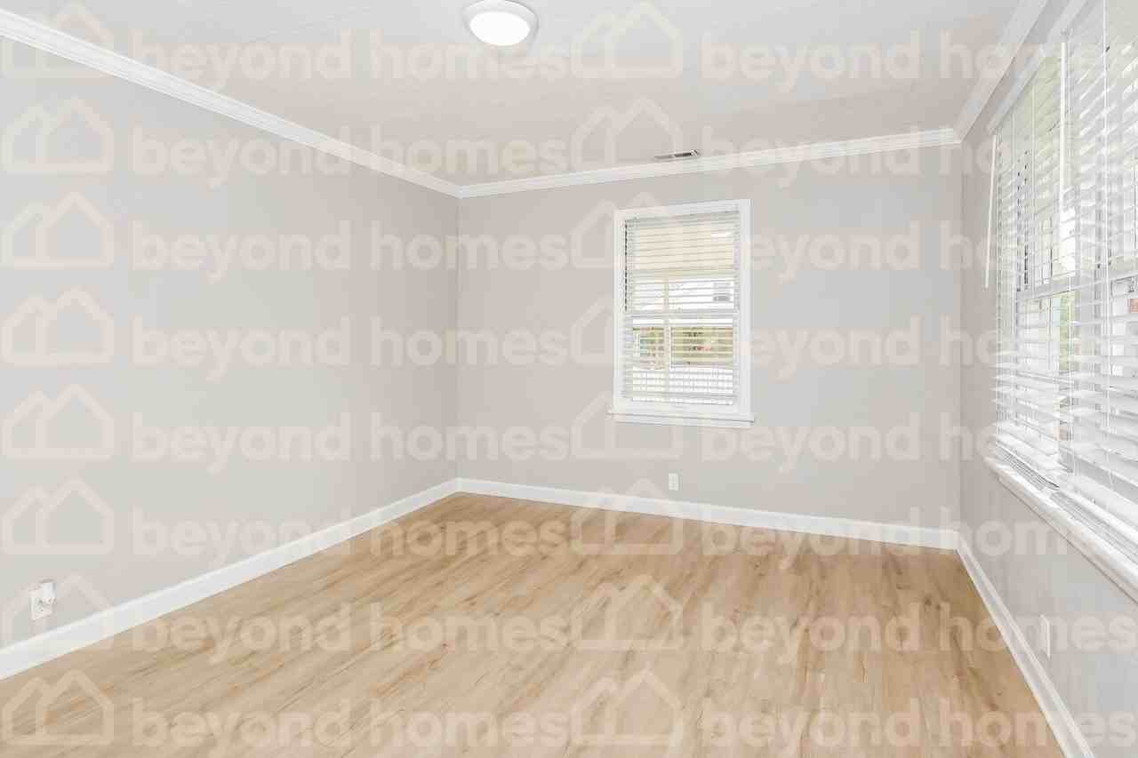 935 James Ave - Photo 3 of 21