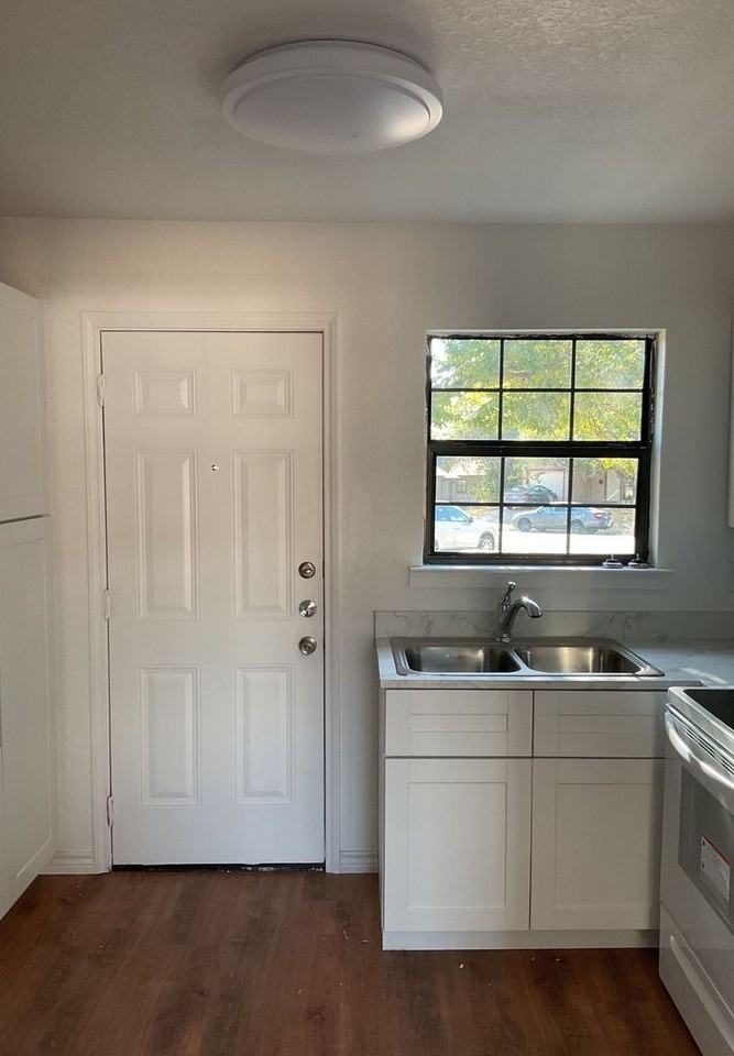 1905 Alamo Ave - Photo 3 of 11