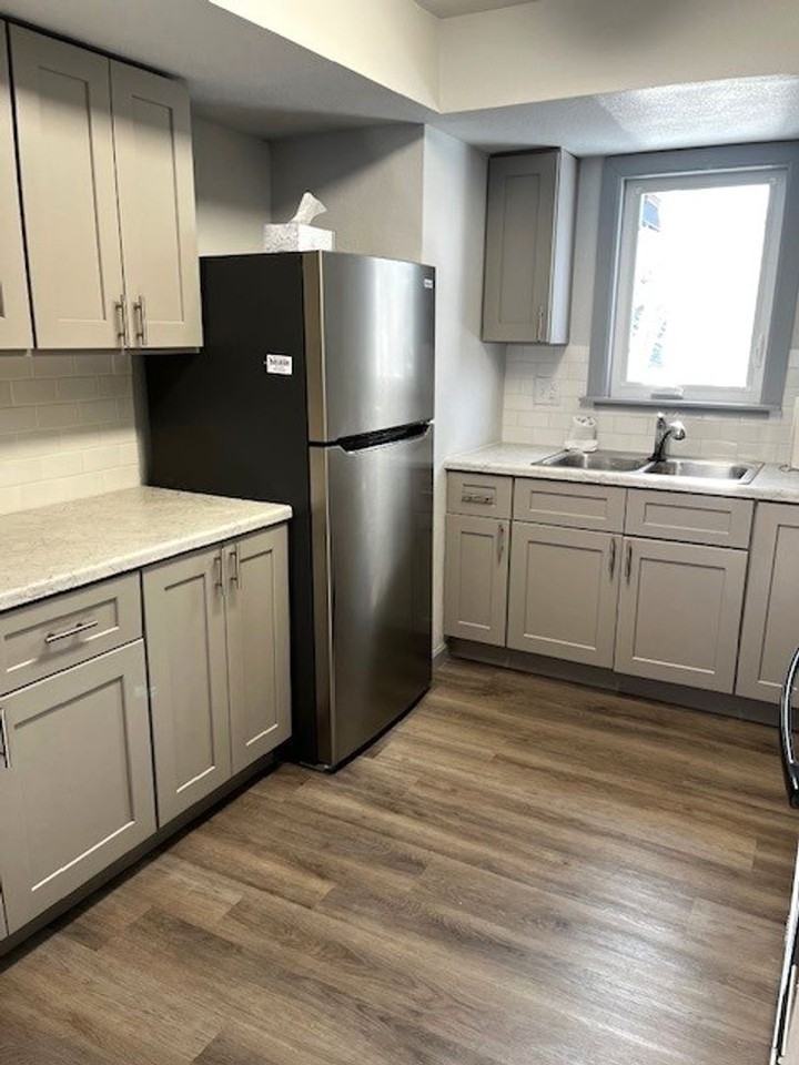 250 Cove Blvd #3 - Photo 3 of 26