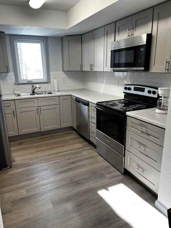250 Cove Blvd #3 - Photo 4 of 26