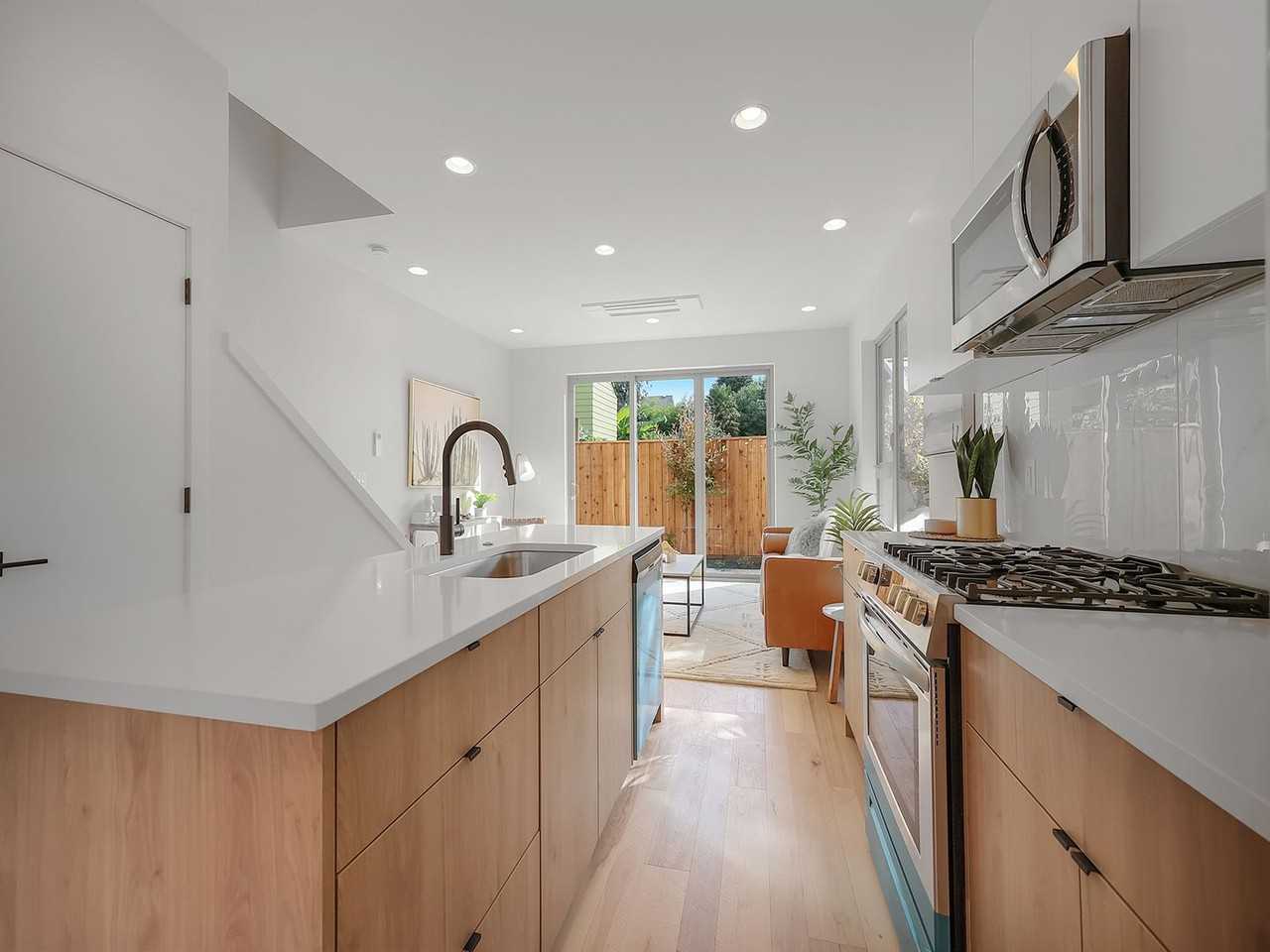 20 Ne Monroe St - Photo 3 of 17