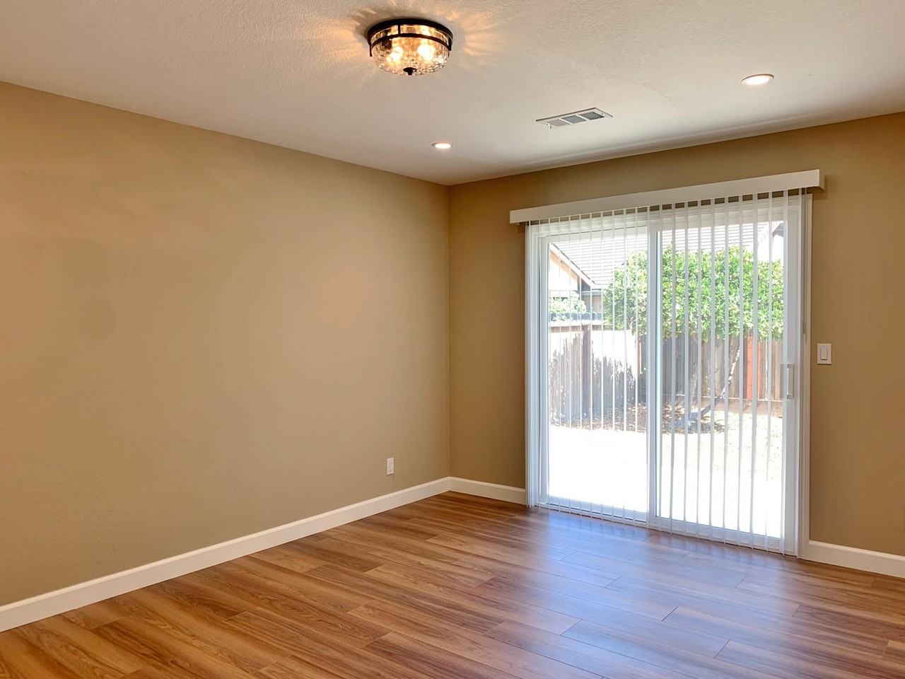 900 Apricot Ln - Photo 7 of 21