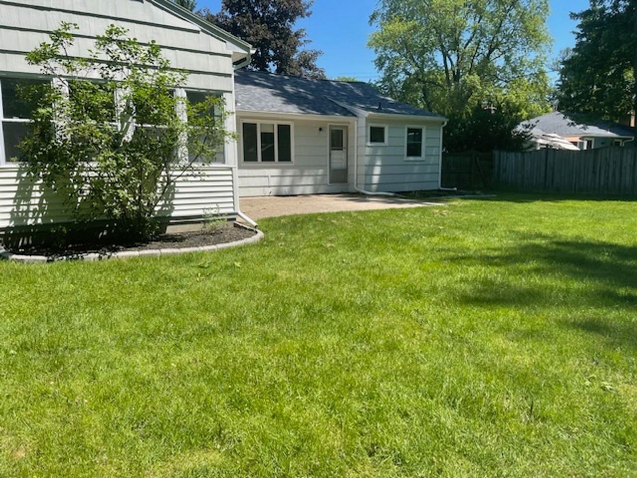 223 Fairport Rd - Photo 2 of 33