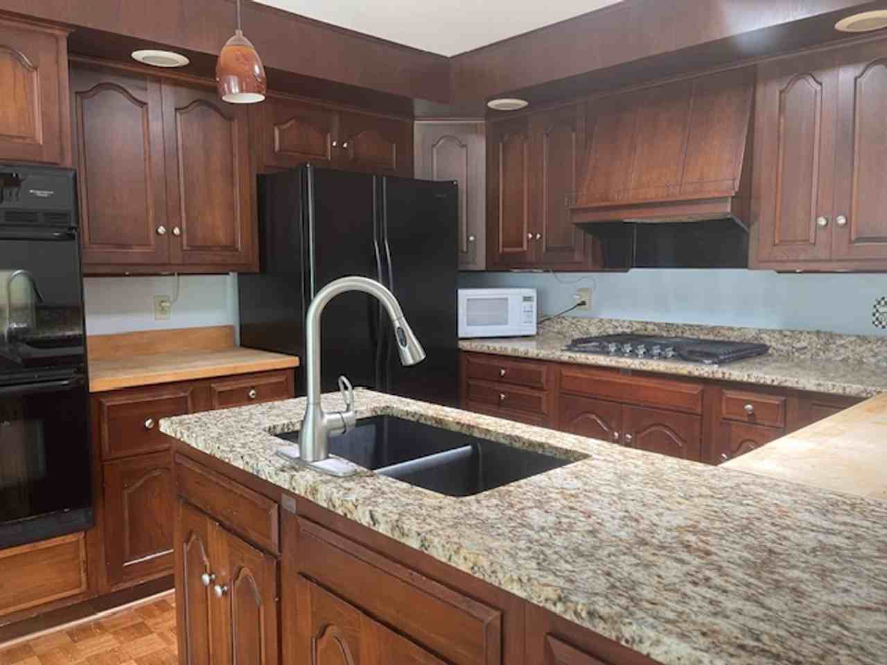 223 Fairport Rd - Photo 5 of 33