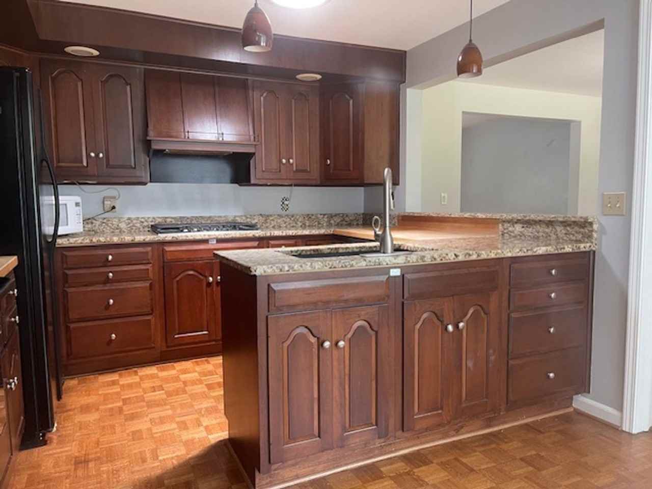 223 Fairport Rd - Photo 6 of 33