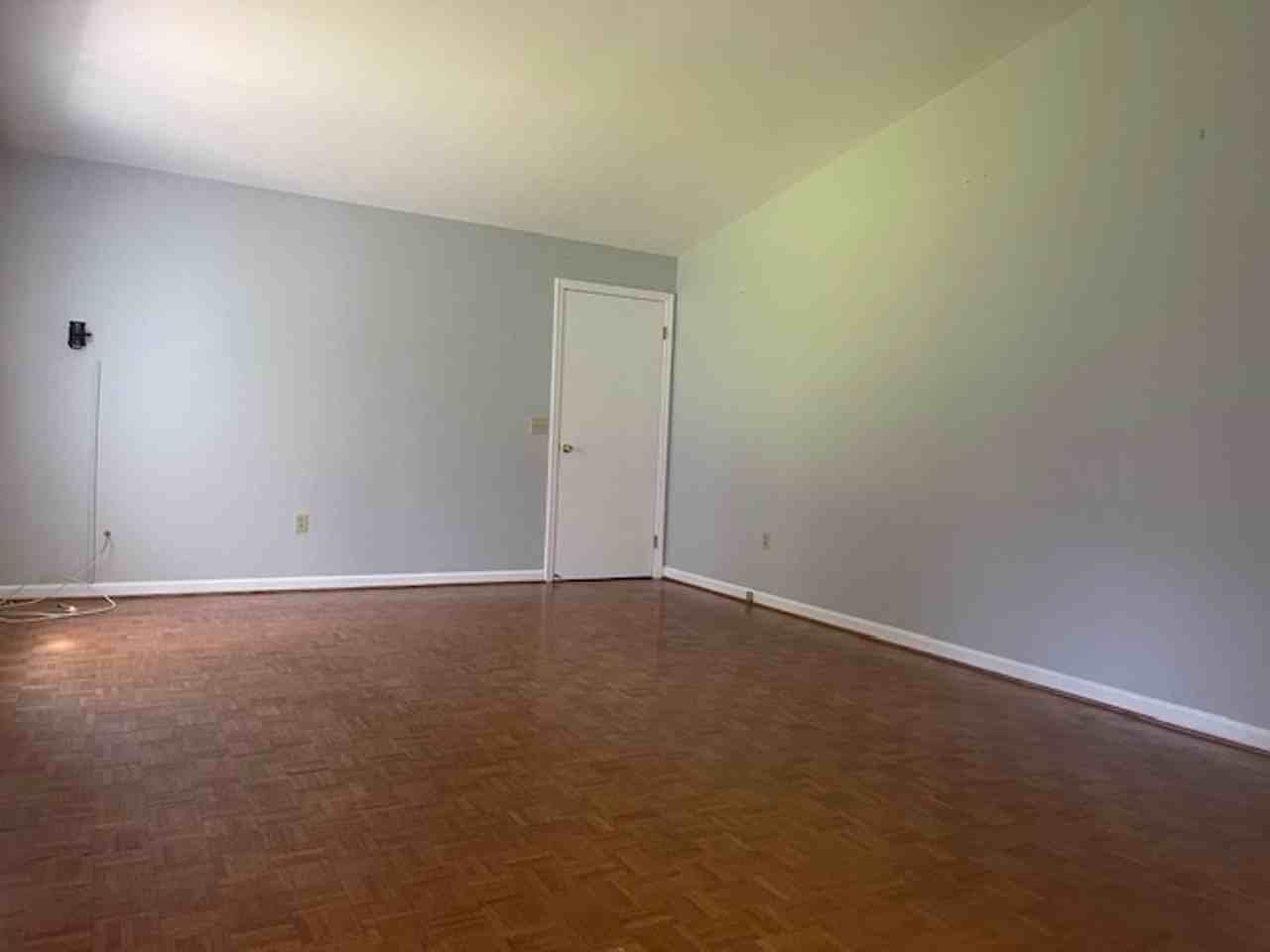223 Fairport Rd - Photo 7 of 33
