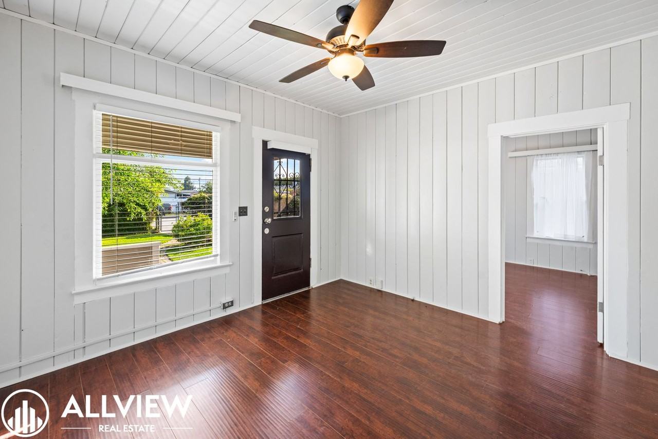 232 22nd St - Photo 6 of 28