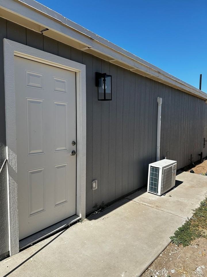 1035 S 3rd St #B - Photo 2 of 13