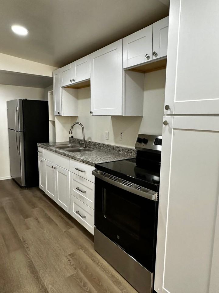 1035 S 3rd St #B - Photo 4 of 13