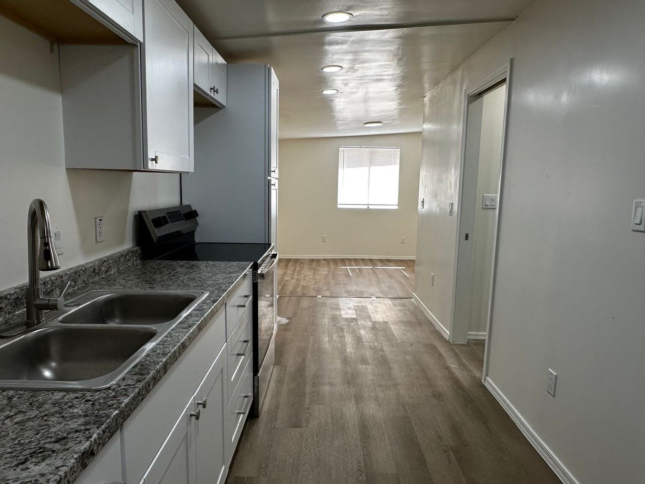 1035 S 3rd St #B - Photo 6 of 13