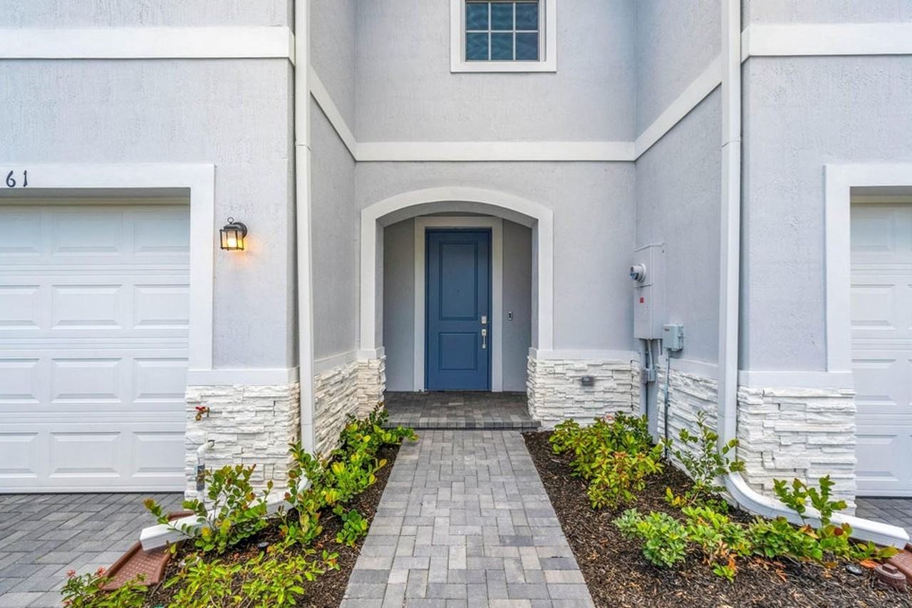 4159 Lagoon Shore Dr - Photo 2 of 32