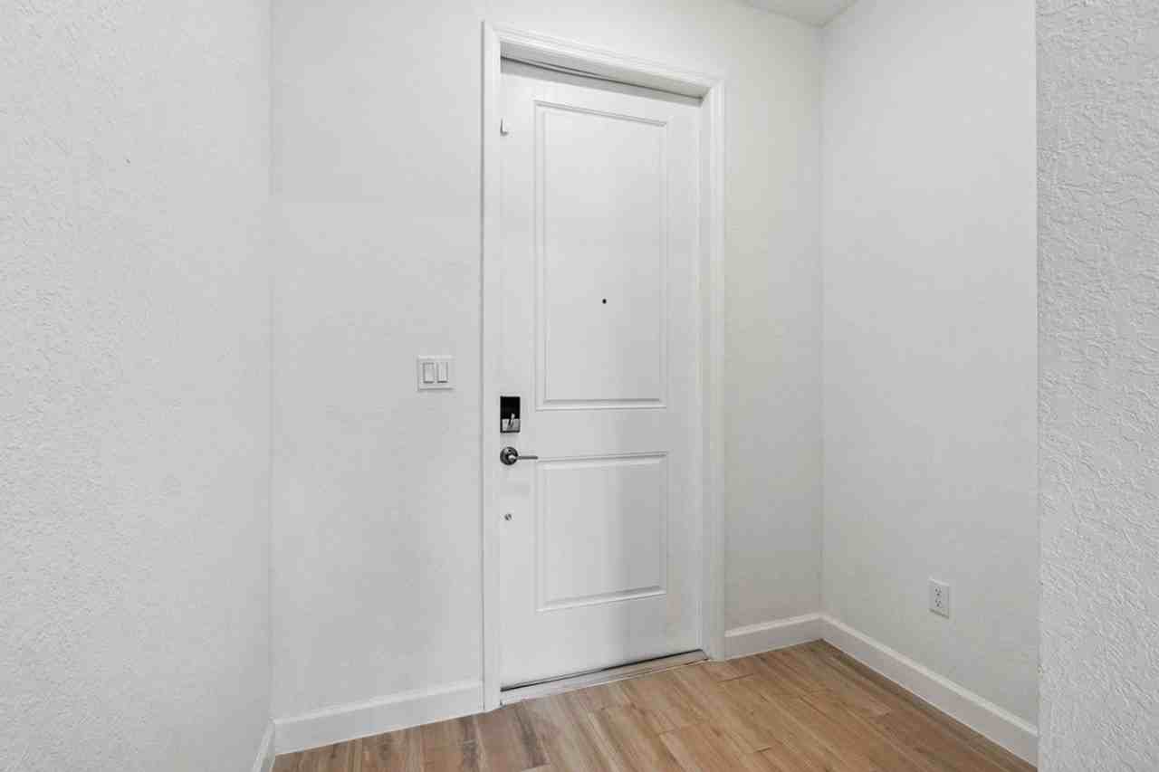 4159 Lagoon Shore Dr - Photo 3 of 32